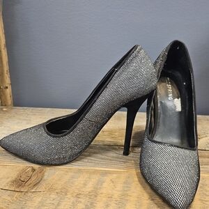 Ring Women's Elegant Black and Gray Heels